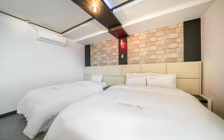 Imagen de la habitación del Hotel Tongyeong Rock. Foto 14