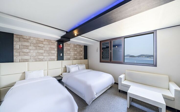 Imagen de la habitación del Hotel Tongyeong Rock. Foto 16