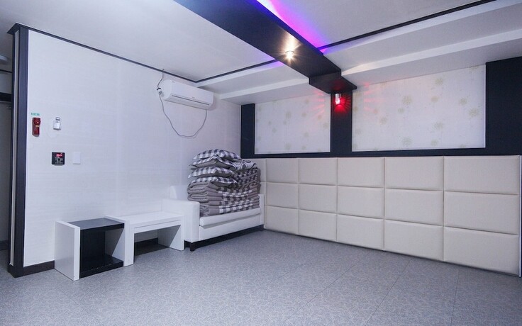 Imagen de la habitación del Hotel Tongyeong Rock. Foto 17