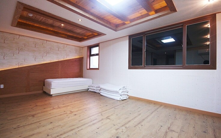 Imagen de la habitación del Hotel Tongyeong Rock. Foto 18