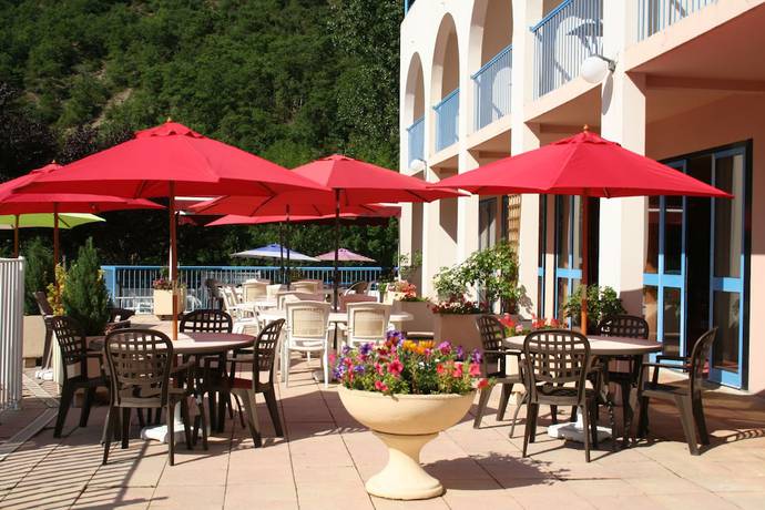 Imagen de los exteriores del Hotel Tonic, Digne les Bains. Foto 13