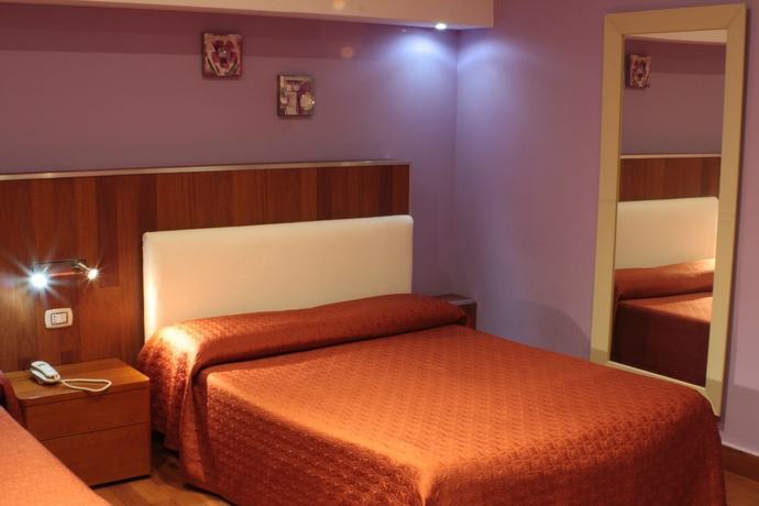 Imagen de la habitación del Hotel Tonic. Foto 7