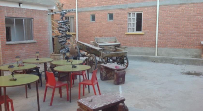 Imagen de los exteriores del Hotel Tonito. Foto 7