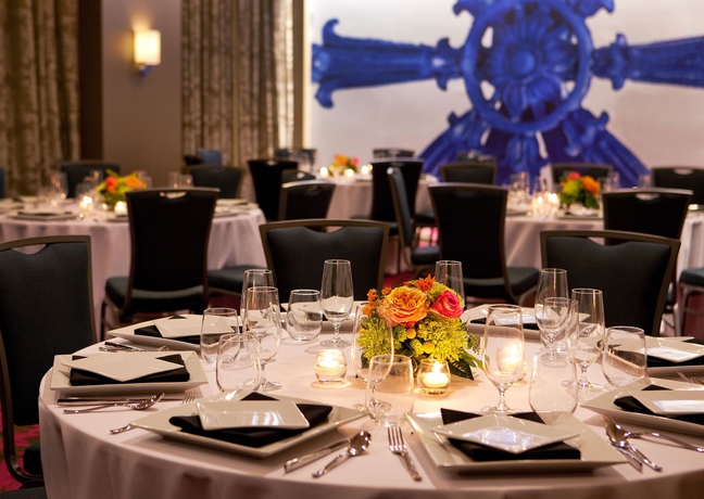 Imagen del bar/restaurante del Hotel Tonnelle New Orleans, A Tribute Portfolio By Marriott. Foto 4