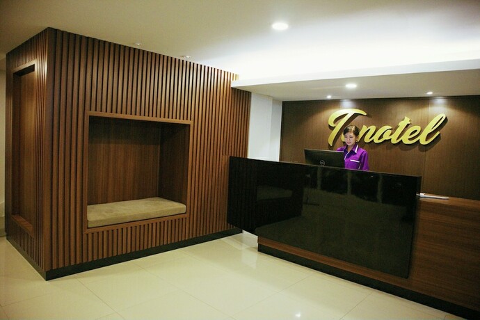 Imagen de los interiores del Hotel Tonotel. Foto 9