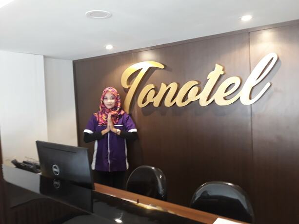 Imagen de los interiores del Hotel Tonotel. Foto 11