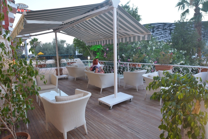Imagen de los interiores del Hotel Tonoz Beach. Foto 3