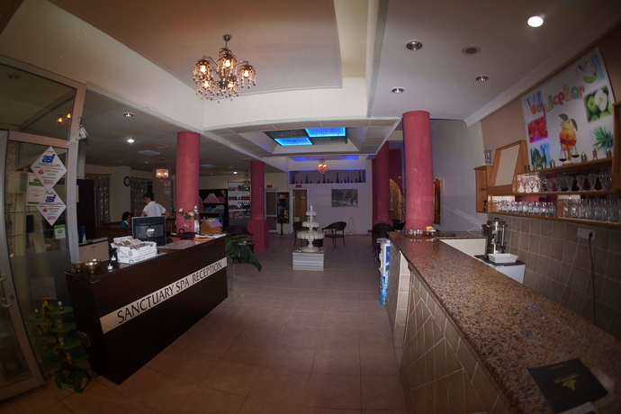 Imagen de los interiores del Hotel Tonoz Beach. Foto 4