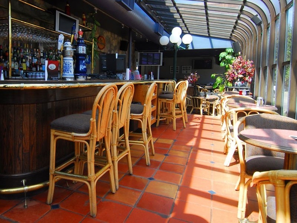 Imagen general del Hotel Tonquin Inn. Foto 8