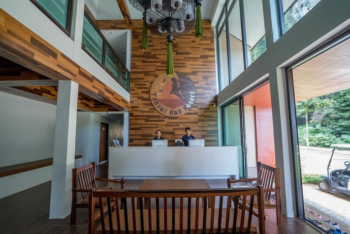 Imagen de los interiores del Hotel Tonsai Bay Resort. Foto 19