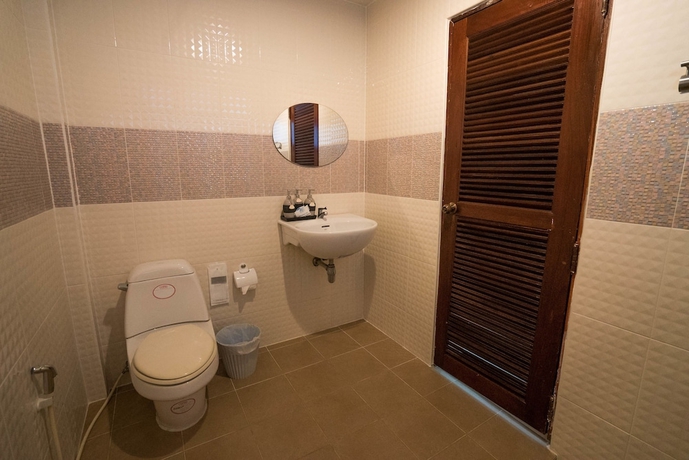 Imagen de la habitación del Hotel Tonsai Bay Resort. Foto 17