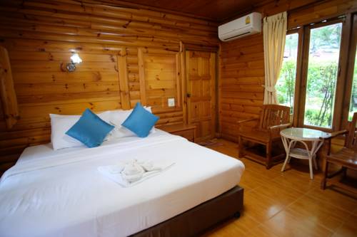 Imagen de la habitación del Hotel Tonsak Resort. Foto 7