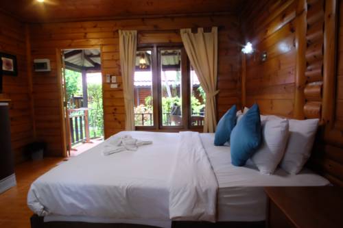 Imagen de la habitación del Hotel Tonsak Resort. Foto 8