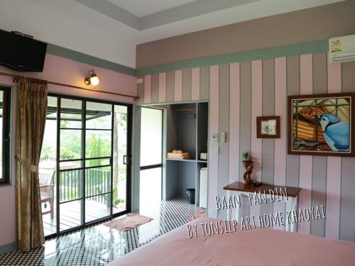 Imagen de la habitación del Hotel Tonsilp Art Home. Foto 12