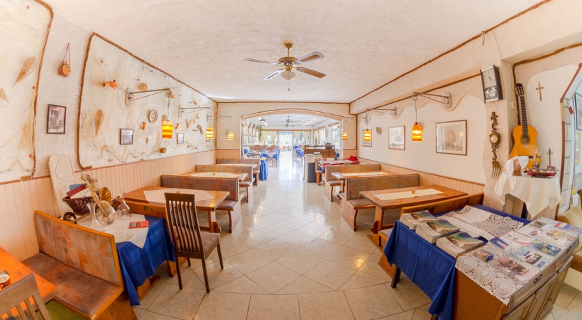 Imagen del bar/restaurante del Hotel Tony. Foto 6