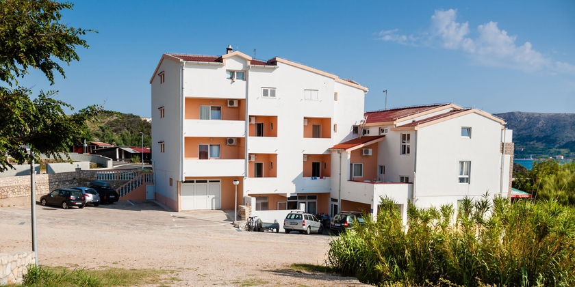 Imagen de los exteriores del Hotel Tony. Foto 14