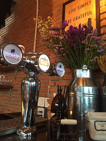 Imagen del bar/restaurante del Hotel Tony Lodge. Foto 4