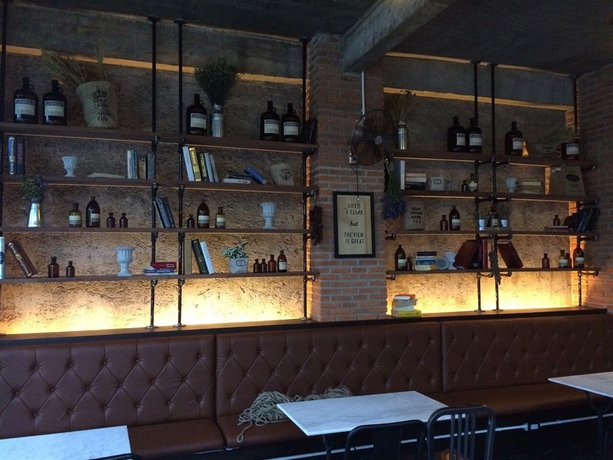 Imagen del bar/restaurante del Hotel Tony Lodge. Foto 5
