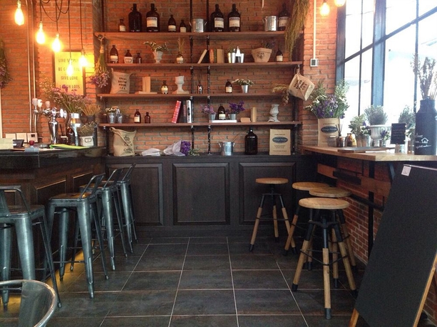 Imagen del bar/restaurante del Hotel Tony Lodge. Foto 7