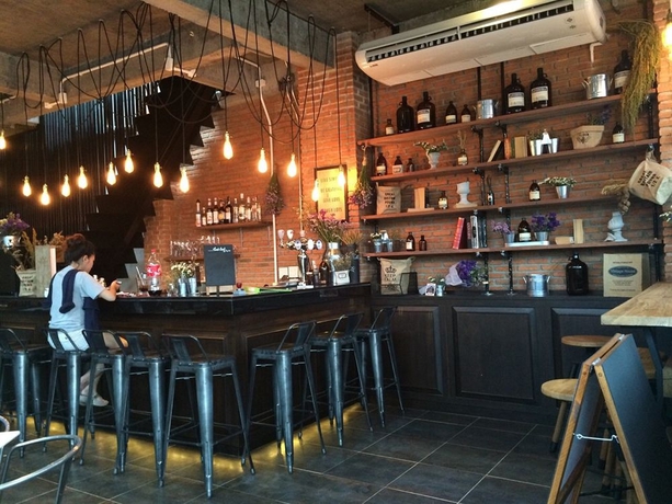 Imagen del bar/restaurante del Hotel Tony Lodge. Foto 9
