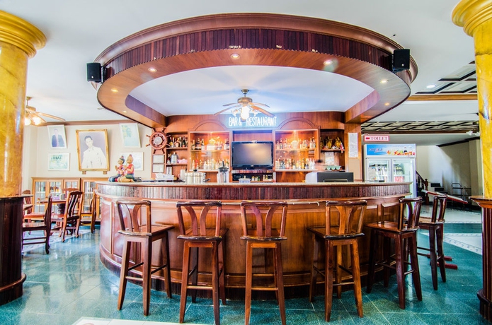 Imagen del bar/restaurante del Hotel Tony Resort. Foto 3