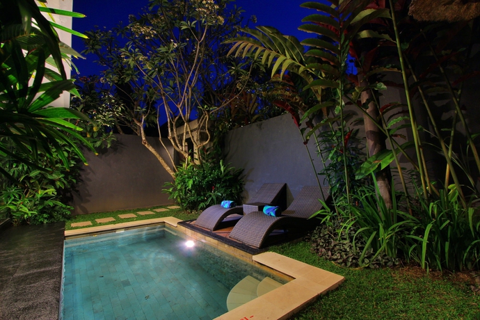 Imagen de la piscina del Hotel Tonys Villas and Resort. Foto 16