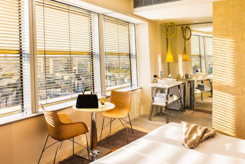 Imagen de la habitación del Hotel Too Hotel & Spa Paris - MGallery Collection. Foto 18