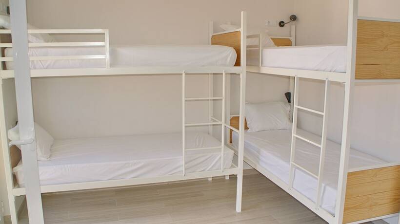 Imagen de la habitación del Hotel Top City Hostel and Suites. Foto 19