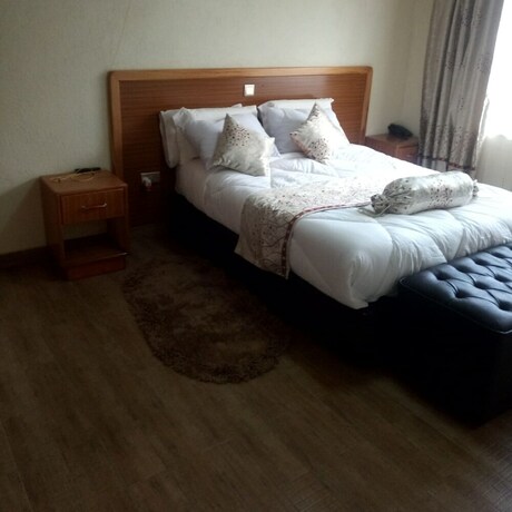 Imagen de la habitación del Hotel Top Cliff. Foto 19