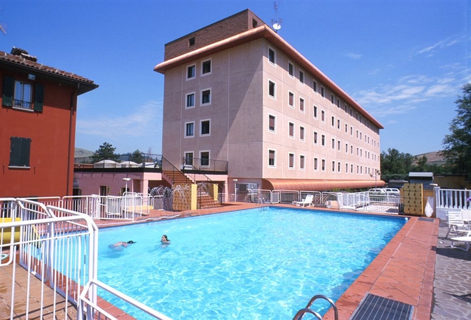 Imagen de la piscina del Hotel Top Hotel Park Bologna. Foto 8