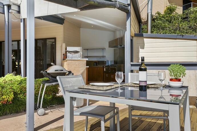 Imagen de los exteriores del Hotel Top Of The Hill. Foto 32