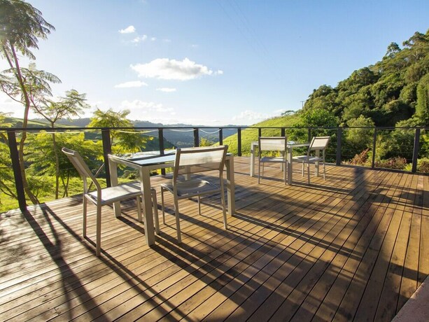 Imagen de los exteriores del Hotel Top Of The Hill. Foto 33