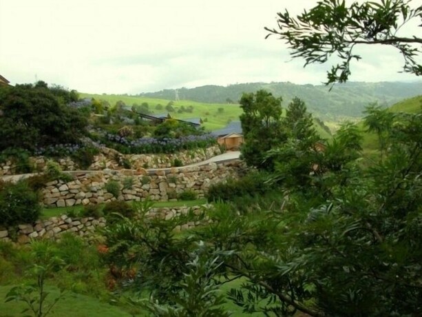 Imagen de los exteriores del Hotel Top Of The Hill. Foto 34