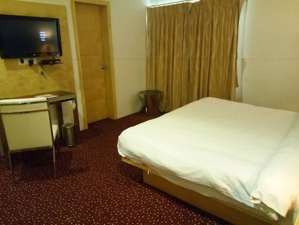 Imagen de la habitación del Hotel Top3 Lords Resort Bhavnagar. Foto 14