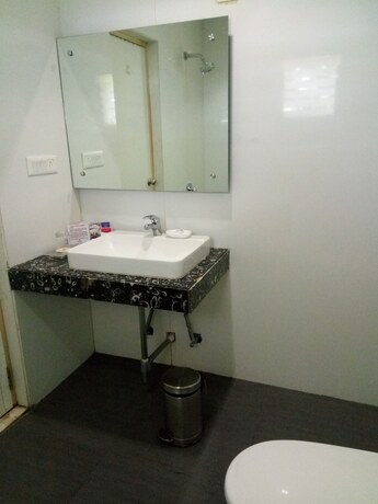 Imagen general del Hotel Top3 Lords Resort Bhavnagar. Foto 3
