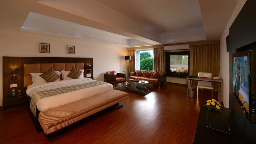 Imagen de la habitación del Hotel Top3 Lords Resort Bhavnagar. Foto 15