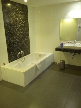 Imagen general del Hotel Top3 Lords Resort Bhavnagar. Foto 7