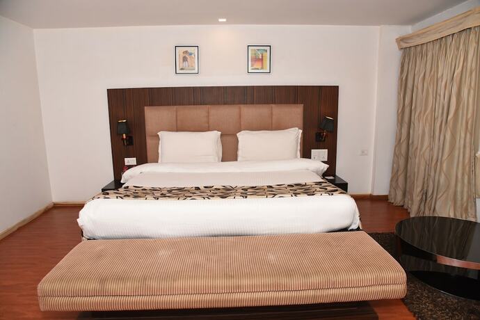 Imagen general del Hotel Top3 Lords Resort Bhavnagar. Foto 10