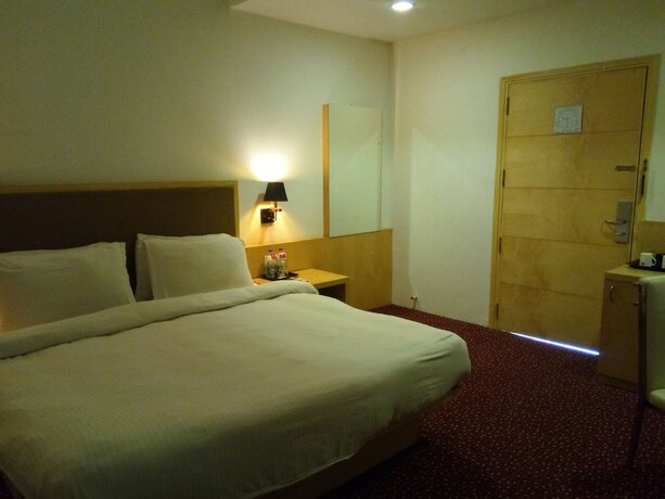 Imagen general del Hotel Top3 Lords Resort Bhavnagar. Foto 12