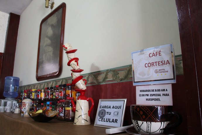 Imagen del bar/restaurante del Hotel Topacio. Foto 3