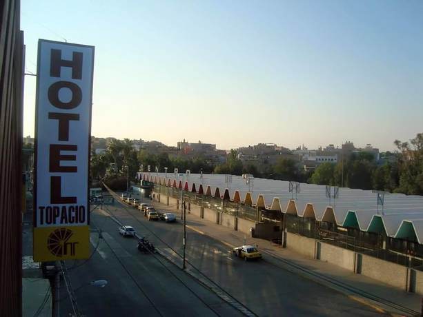 Imagen de los exteriores del Hotel Topacio. Foto 8