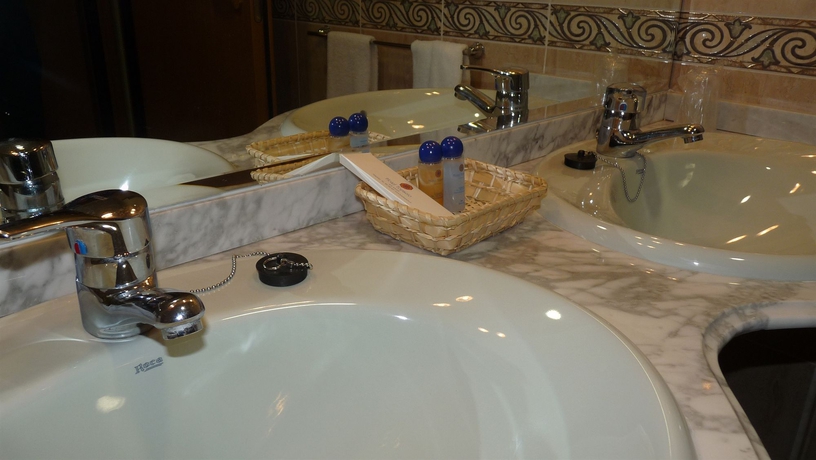 Imagen de la habitación del Hotel Topacio. Foto 7