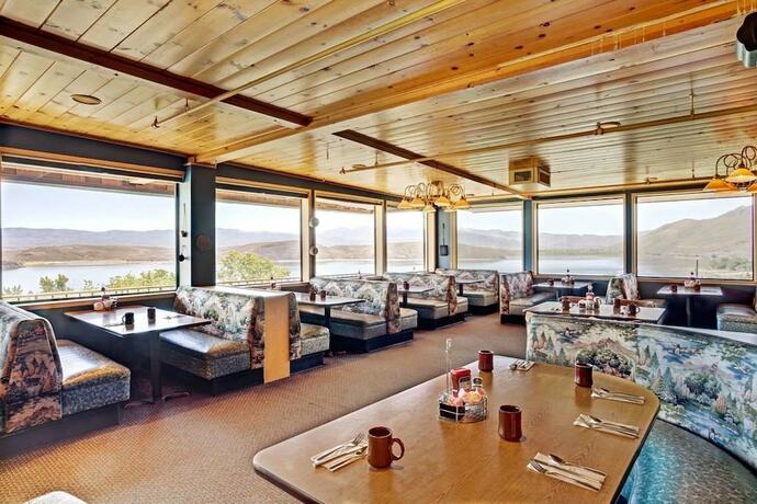 Imagen del bar/restaurante del Hotel Topaz Lodge. Foto 10