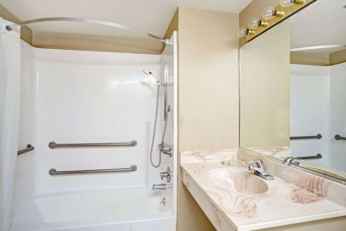 Imagen general del Hotel Topaz Lodge. Foto 6