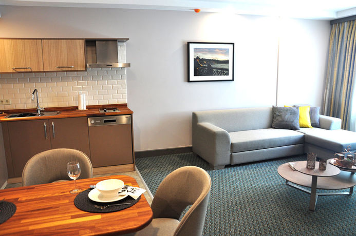 Imagen de la habitación del Hotel Tophane Suites. Foto 7