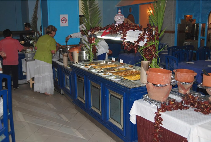 Imagen del bar/restaurante del Hotel Topkapi Beach. Foto 4