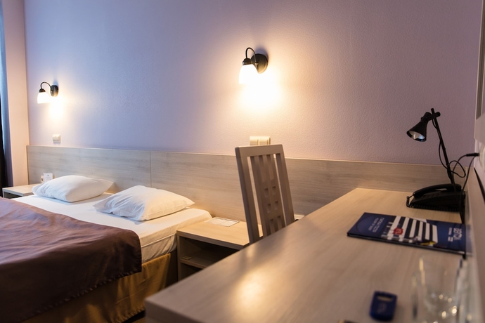 Imagen de la habitación del Hotel Topos Congress-hotel. Foto 15