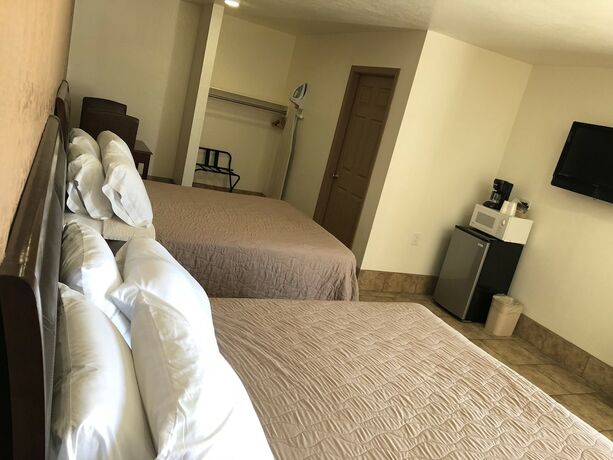 Imagen de la habitación del Hotel Topper Motel. Foto 15