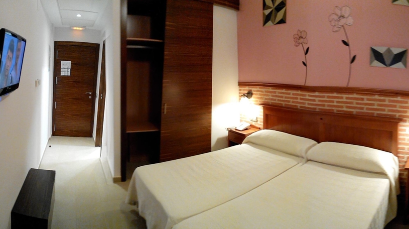 Imagen de la habitación del Hotel Toral. Foto 3
