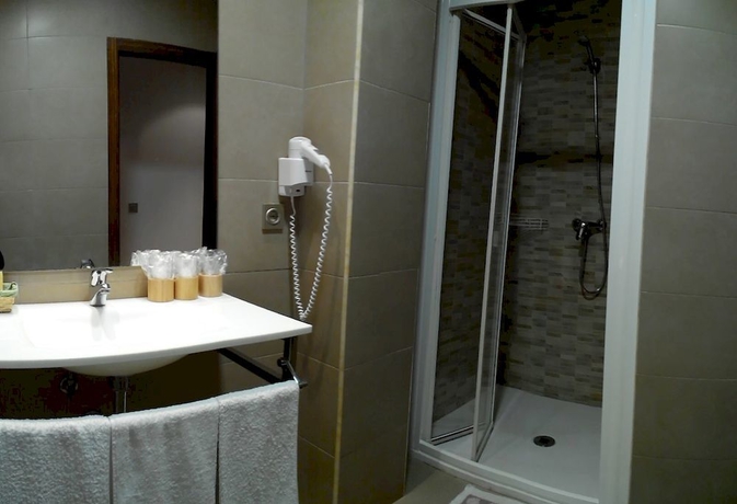 Imagen de la habitación del Hotel Toral. Foto 4